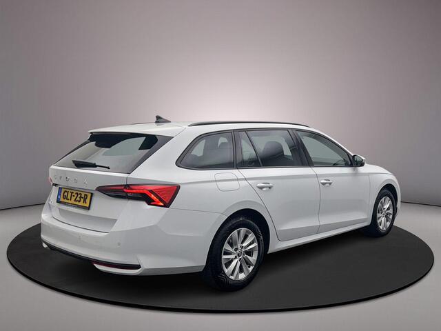 Skoda OCTAVIA Combi Business Edition 1.5 TSI 115pk Cruise control, Parkeersensoren, App connect, Airco, DAB, Radio, LED koplampen, Bluetooth
