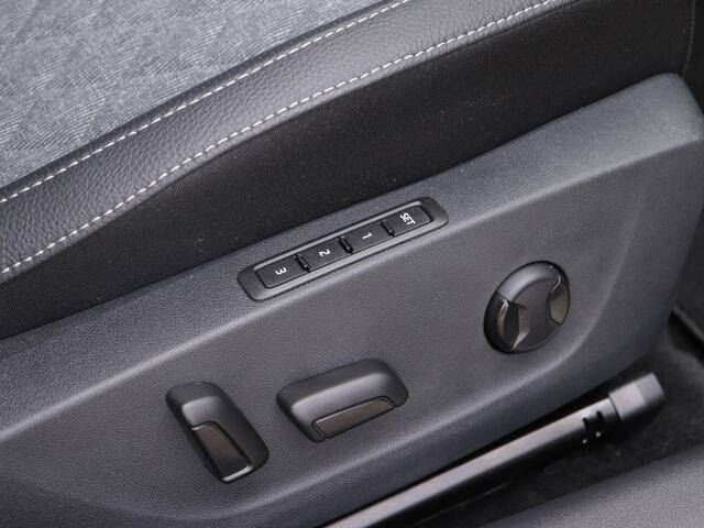 Skoda OCTAVIA Combi 1.5 TSI MHEV Sportline 150pk Automaat | Wegklapbare trekhaak | Matrix LED | 360° camera | Elektrische stoelen met geheugen | Adaptive cruise | Stoelverwarming v+a |