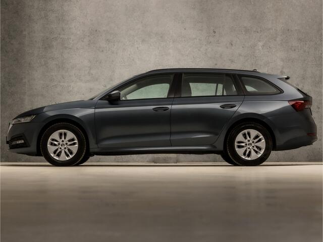 Skoda OCTAVIA Combi 1.0 e-TSI Business Sport Automaat (APPLE CARPLAY, GROOT NAVI, VIRTUAL COCKIT, CAMERA, STOELVERWARMING, SPORTSTOELEN, LED KOPLAMPEN, CRUISE, PARKEERSENSOREN, NIEUWE APK, NIEUWSTAAT)