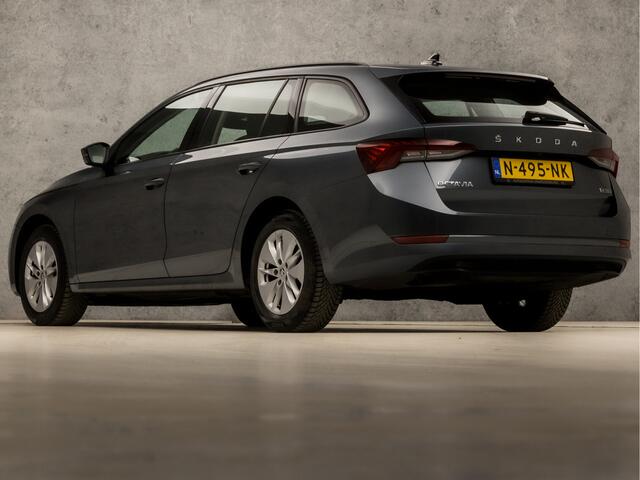 Skoda OCTAVIA Combi 1.0 e-TSI Business Sport Automaat (APPLE CARPLAY, GROOT NAVI, VIRTUAL COCKIT, CAMERA, STOELVERWARMING, SPORTSTOELEN, LED KOPLAMPEN, CRUISE, PARKEERSENSOREN, NIEUWE APK, NIEUWSTAAT)