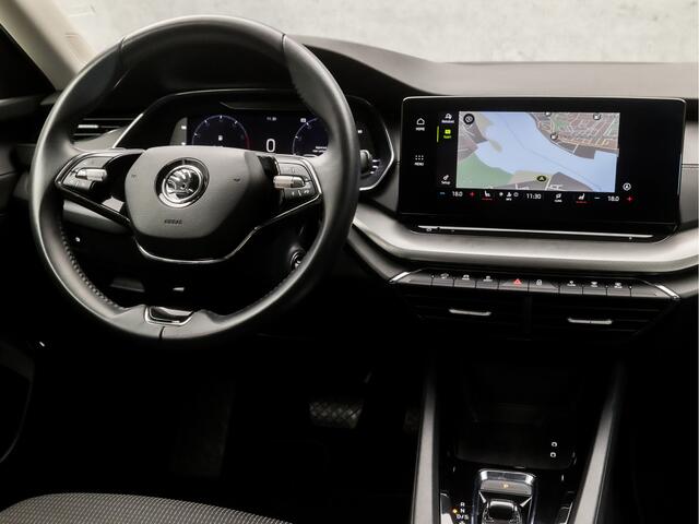 Skoda OCTAVIA Combi 1.0 e-TSI Business Sport Automaat (APPLE CARPLAY, GROOT NAVI, VIRTUAL COCKIT, CAMERA, STOELVERWARMING, SPORTSTOELEN, LED KOPLAMPEN, CRUISE, PARKEERSENSOREN, NIEUWE APK, NIEUWSTAAT)