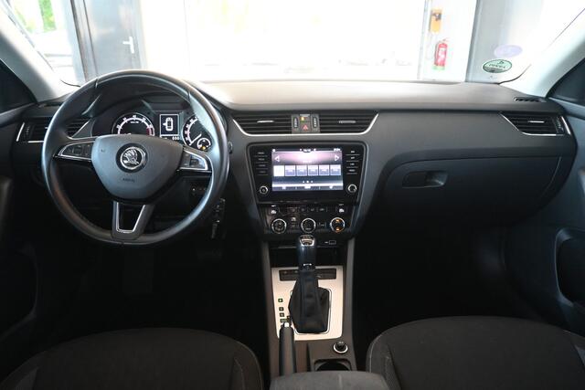 Skoda OCTAVIA Combi 1.5 TSI Greentech Business Edition AUTOMAAT Climate control Navigatie Trekhaak Cruise control Apple Carplay Inruil Mogelijk!