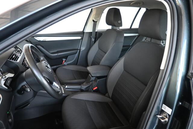 Skoda OCTAVIA Combi 1.5 TSI Greentech Business Edition AUTOMAAT Climate control Navigatie Trekhaak Cruise control Apple Carplay Inruil Mogelijk!