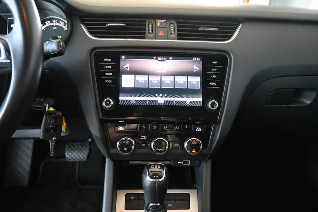 Skoda OCTAVIA Combi 1.5 TSI Greentech Business Edition AUTOMAAT Climate control Navigatie Trekhaak Cruise control Apple Carplay Inruil Mogelijk!