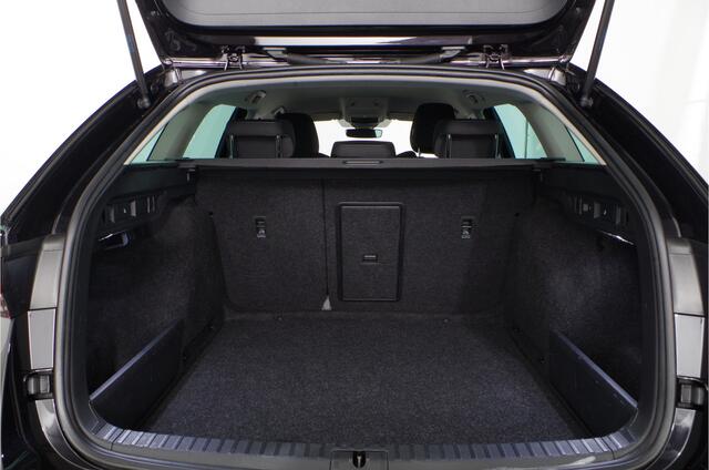 Skoda OCTAVIA Combi 1.0 e-TSI Ambition > Camera/Trekhaak/Black Magic/sfeerverlichting/All season banden...