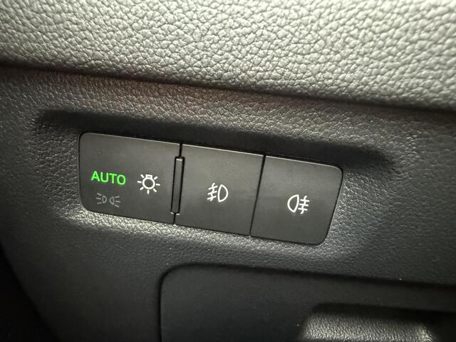 Skoda OCTAVIA Combi 1.0 TSI Business Edition ?Virtual Cockpit ?Full LED ?Navigatie ?Camera ?Apple Carplay & Android Auto ?Sfeerverlichting ?Stoelverwarming ?Keyless ?Climate ?Cruise ?Parkeersensoren ?Lichtmetaal