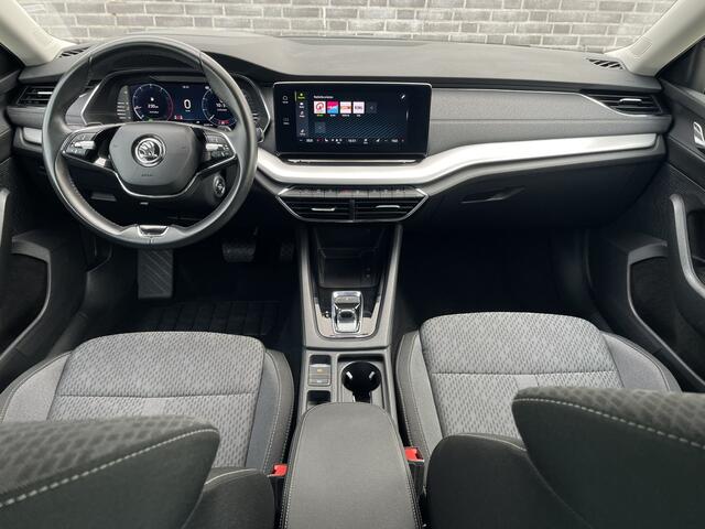 Skoda OCTAVIA Combi 1.5 e-TSI Business Edition Plus | Trekhaak | Head-Up | Carplay | LED | Sfeerverl. | Camera | Memory