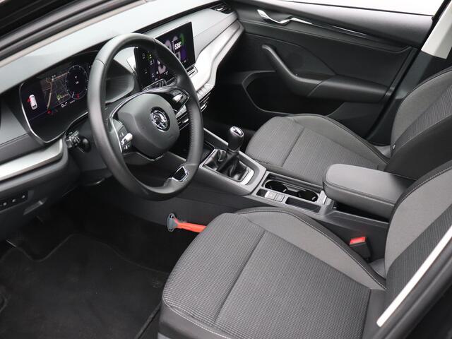 Skoda OCTAVIA Combi 1.0 TSI 115pk Business Edition | Trekhaak | Elektrische achterklep | Parkeersensoren | Navigatie |