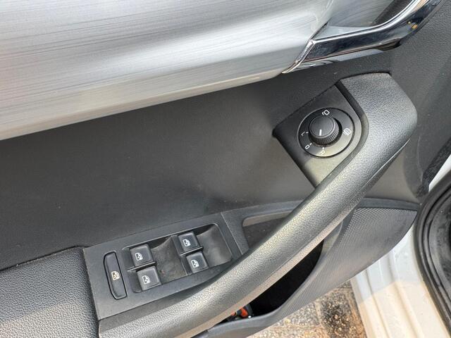 Skoda OCTAVIA Combi 1.6 TDI Greentech Clever Edition Lichtmetalen velgen/Cruise Control/Parkeersensoren
