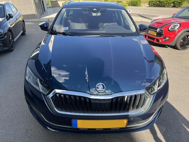 Skoda OCTAVIA Combi 1.4 TSI iV PHEV SPORTLINE BUSINESS AUT. Matrix LED | Stuurverwarming | Wegklapbare trekhaak