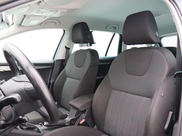 Skoda OCTAVIA Combi 1.0 TSi 115 Pk Automaat Style Business | Full LED | Trekhaak | Adaptive Cruise | Navigatie | Camera | 17 Inch | 21.104 Km!!