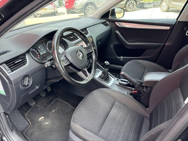 Skoda OCTAVIA Combi 1.6 TDI Greentech Ambition Business 1500KG TREK / TREKHAAK / NAVI / CLIMA / PDC / BLUETOOTH / CRUISE / ACC / NL-AUTO