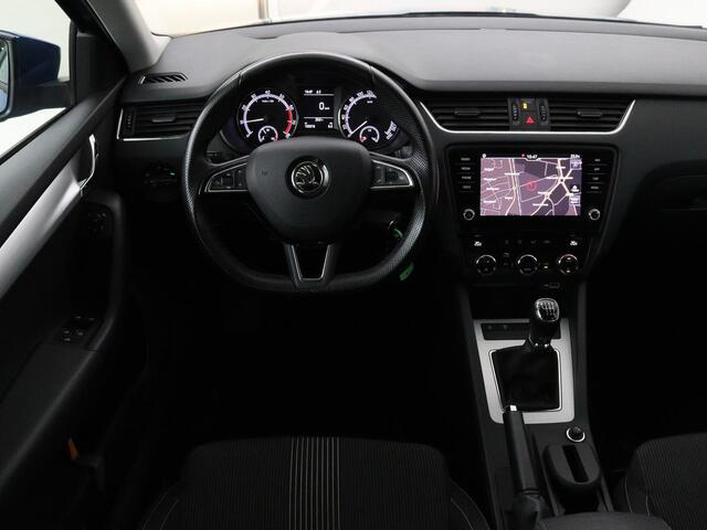 Skoda OCTAVIA Combi 1.0 TSI Grt Amb. Bns | Camera | Trekhaak | Adaptive cruise | Carplay | Navigatie | Sportstoelen | Climate control