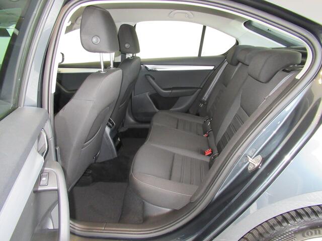 Skoda OCTAVIA 1.5 TSI Grt. Ambition Business Trekhaak, Apple/Android