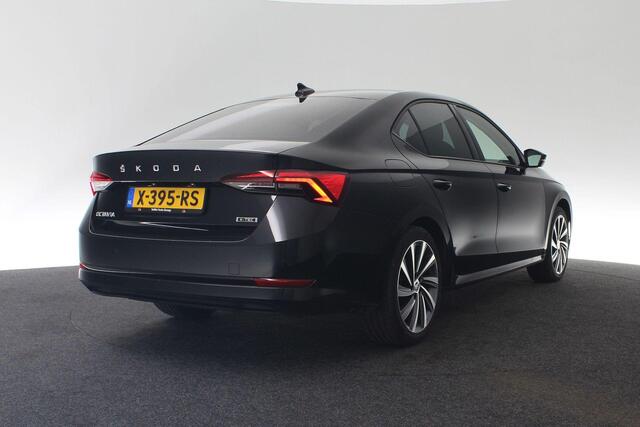 Skoda OCTAVIA 1.0 e-TSI 110 pk DSG MHEV Ambition | Parkeersensoren | Stoelverwarming | Cruise Control | Climate Control | Navigatie | 18 inch