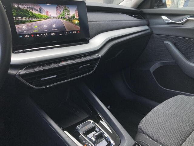 Skoda OCTAVIA Combi 1.0e-TSI/110PK Business Edition Plus DSG · Navigatie · Trekhaak · Stoelverwarming