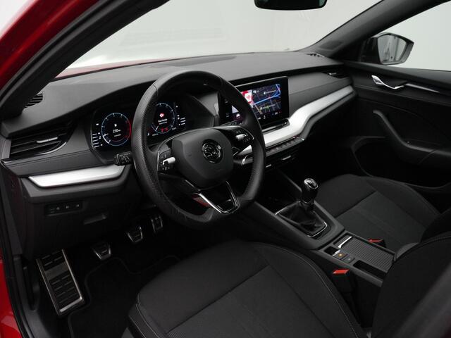 Skoda OCTAVIA Combi 1.0 TSI 110 pk Sport Business | Navigatie | Parkeersensoren achter | Apple Carplay / Android Auto | Sportonderstel