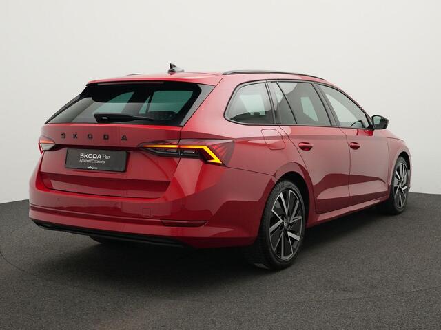 Skoda OCTAVIA Combi 1.0 TSI 110 pk Sport Business | Navigatie | Parkeersensoren achter | Apple Carplay / Android Auto | Sportonderstel
