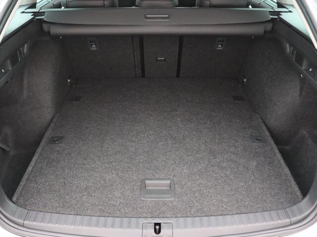 Skoda OCTAVIA Combi 1.5 TSI MHEV Business Edition Plus 150PK DSG Adaptieve Cruise Controle, Alarm, Achteruitrijcamera, Stoel-Stuurverwarming, Voorruitverwarming, Navi, Keyless, 17" LM Velgen