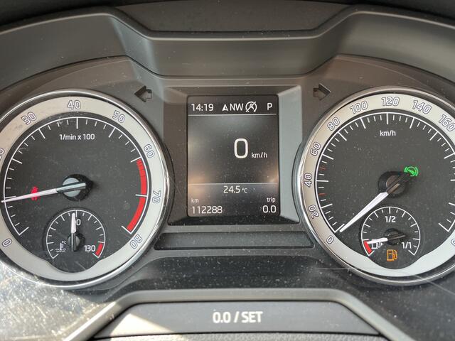 Skoda OCTAVIA Combi 1.5 TSI Greentech Sport Business / AUTOMAAT/ TREKHAAK/ SMARTLINK/ SPRAAKBEDIENING/ CLIMA/ PARK. SENSOREN A/ NAVI/ DAB/ BLUETOOTH/ CRUISE/ 16" LMV