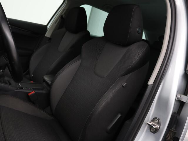 Skoda OCTAVIA Combi 1.0 TSI Business Edition | Stoelverwarming | Trekhaak | Adaptive cruise | Elektrische achterklep | Carplay | Sfeerverlichting