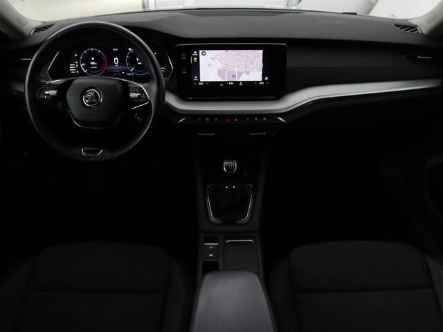 Skoda OCTAVIA Combi 1.0 TSI Business Edition | Stoelverwarming | Trekhaak | Adaptive cruise | Elektrische achterklep | Carplay | Sfeerverlichting