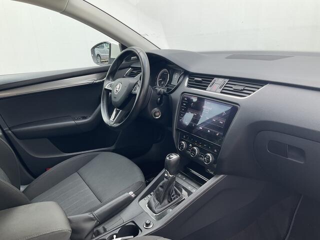 Skoda OCTAVIA Combi 1.5 TSI 150pk Automaat Trekhaak Carplay Stoelverw Cruise NL-Auto!