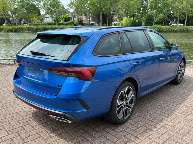 Skoda OCTAVIA Combi 1.4 TSI RS iV PHEV Matrix LED/ACC/Keyless/Camera/Head-up/Columbus/Trekhaak wegkl./19"