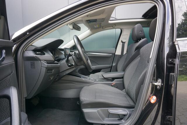 Skoda OCTAVIA Combi 2.0 TDI DSG Style | Panoramadak | Virtual Cockpit | ACC | Camera | Trekhaak |