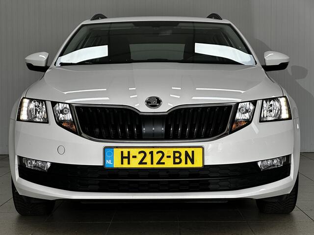 Skoda OCTAVIA Combi 1.0 TSI Greentech Business Edition/ Trekhaak/ 16'' LMV/ Apple + Android/ Navi/ Clima/ Cruise/ Elek. pakket/ Isofix/ Bluetooth/ Multi. LEDER. Stuur/ Mistl./ PDC/ LED Dagrijverl./ Dakrails.