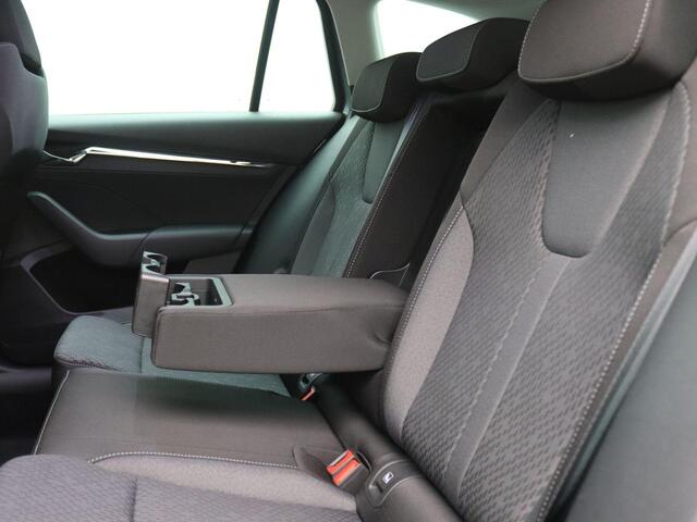 Skoda OCTAVIA Combi 1.5 e-TSI Business Edition Plus 150PK DSG Achteruitrijcamera, Matrix-LED verlichting, Cruise Controle, Clima, Navi, Keyless, Side Assist, Stoelverwarming, 18" LM Velgen