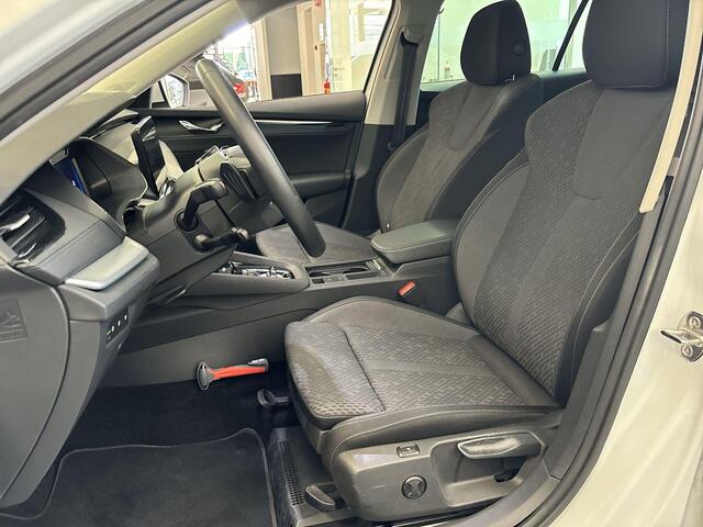 Skoda OCTAVIA Combi 1.5 e-TSI 150pk DSG Business Edition Plus · Camera · Apple/Android Car Play · Elek. Achterklep · Keyless · Stoelverwarming Voor & achter · 17'' Inch ·