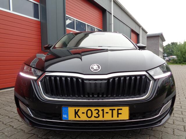 Skoda OCTAVIA Combi 1.0 e-TSI Business Edition Plus,Vol opties&Automaat!