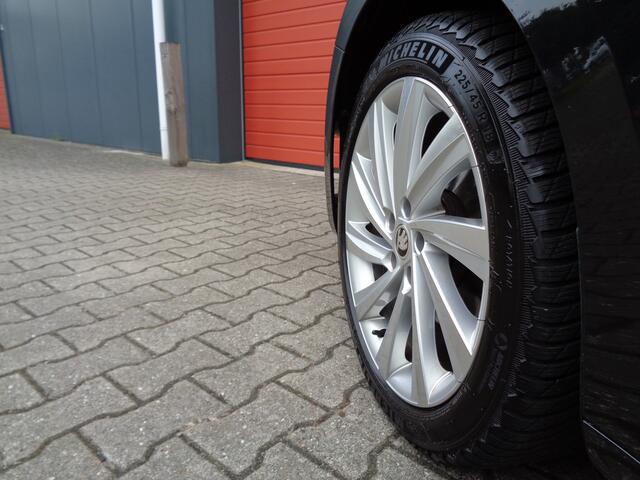 Skoda OCTAVIA Combi 1.0 e-TSI Business Edition Plus,Vol opties&Automaat!