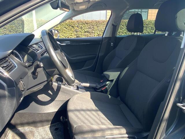 Skoda OCTAVIA Combi 1.4 TSi DSG7-autom. Style Business met o.a. stoel-/stuurverwarming, navi, LED koplampen, trekhaak, etc.