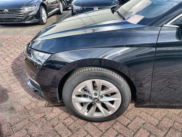 Skoda OCTAVIA Combi 1.5 TSI MHEV 110kW/150PK Selection · Navigatie · Trekhaak · Apple/Android Car Play · Camera · Garantie tot januari 2027