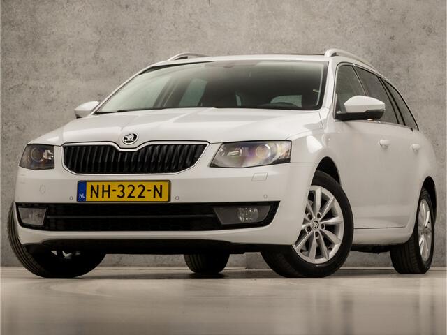 Skoda OCTAVIA Combi 1.0 TSI Sport Automaat (SCHUIFDAK, APPLE CARPLAY, NAVIGATIE, CLIMATE, STOELVERWARMING, BRUIN LEDER, SPORTSTOELEN, CRUISE, GETINT GLAS, KEYLESS, XENON, TREKHAAK, NIEUWE APK, NIEUWSTAAT)