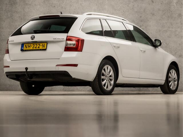 Skoda OCTAVIA Combi 1.0 TSI Sport Automaat (SCHUIFDAK, APPLE CARPLAY, NAVIGATIE, CLIMATE, STOELVERWARMING, BRUIN LEDER, SPORTSTOELEN, CRUISE, GETINT GLAS, KEYLESS, XENON, TREKHAAK, NIEUWE APK, NIEUWSTAAT)