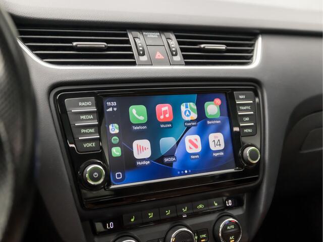 Skoda OCTAVIA Combi 1.0 TSI Sport Automaat (SCHUIFDAK, APPLE CARPLAY, NAVIGATIE, CLIMATE, STOELVERWARMING, BRUIN LEDER, SPORTSTOELEN, CRUISE, GETINT GLAS, KEYLESS, XENON, TREKHAAK, NIEUWE APK, NIEUWSTAAT)