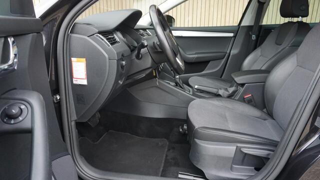Skoda OCTAVIA Combi 1.6 TDI 115Pk Greentech Clever Edition DSG Airco Stoeverw *121656km* 17 inch LM Cruise Apple carplay NL auto *1ste eign*