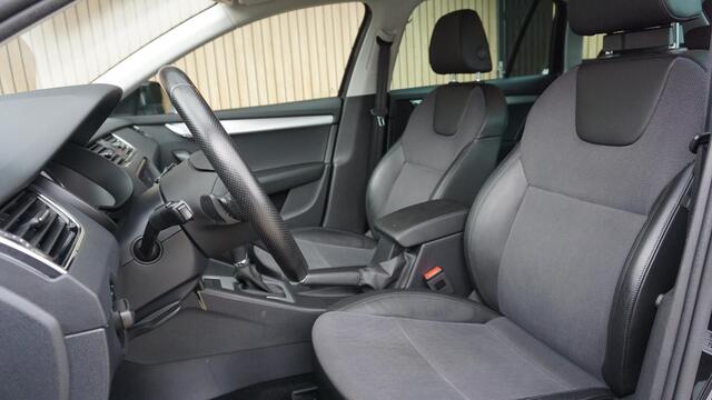 Skoda OCTAVIA Combi 1.6 TDI 115Pk Greentech Clever Edition DSG Airco Stoeverw *121656km* 17 inch LM Cruise Apple carplay NL auto *1ste eign*