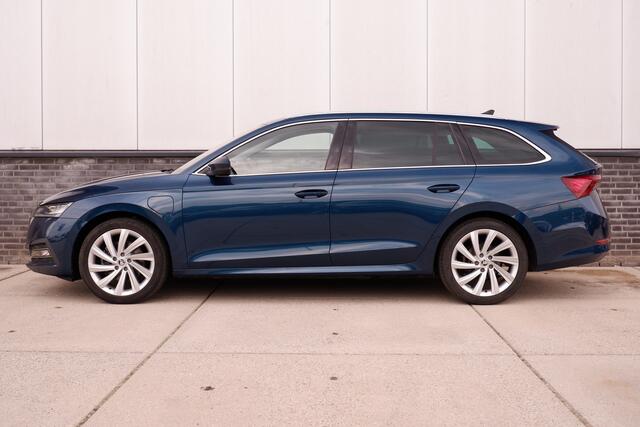 Skoda OCTAVIA Combi 1.4 TSI iV PHEV Business Edition | Trekhaak | Head-Up | Carplay | LED | Sfeerverl. | Camera | Memory