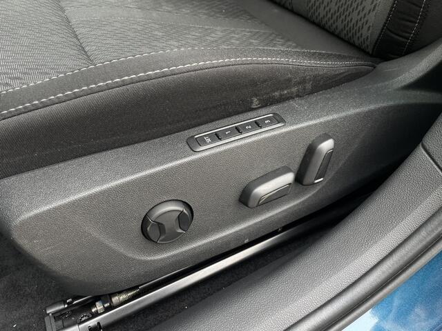 Skoda OCTAVIA Combi 1.4 TSI iV PHEV Business Edition | Trekhaak | Head-Up | Carplay | LED | Sfeerverl. | Camera | Memory