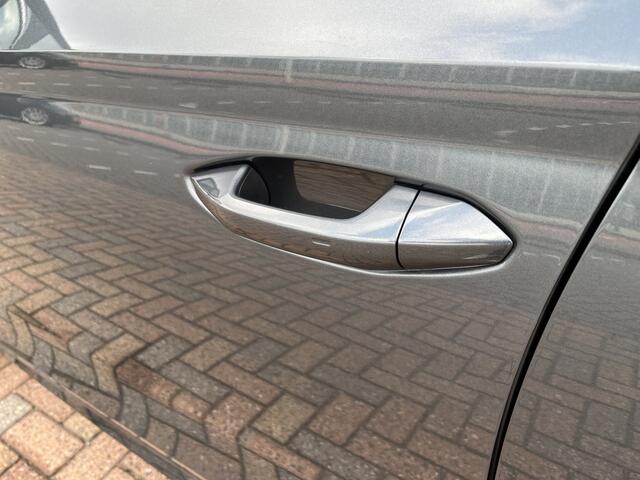 Skoda OCTAVIA Combi 1.4 TSI iV PHEV Style / AUTOMAAT/ LEER/ ELEKTR. STOEL/ STOELVENTILATIE/ STOEL VERWARM. V+A/ STUUR VERWARM./ DIGITAL DASH/ HEAD-UP DISPLAY/ ADAPT. CRUISE/ PARK. SENSOREN + CAMERA/ NAVI/ SMARTLINK