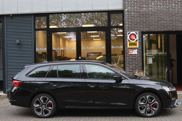 Skoda OCTAVIA Combi 1.4 TSI RS iV PHEV Matrix LED/ACC/Keyless/Camera/Columbus/Trekhaak wegkl./19"