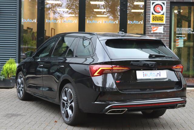 Skoda OCTAVIA Combi 1.4 TSI RS iV PHEV Matrix LED/ACC/Keyless/Camera/Columbus/Trekhaak wegkl./19"