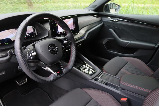 Skoda OCTAVIA Combi 1.4 TSI RS iV PHEV Matrix LED/ACC/Keyless/Camera/Columbus/Trekhaak wegkl./19"