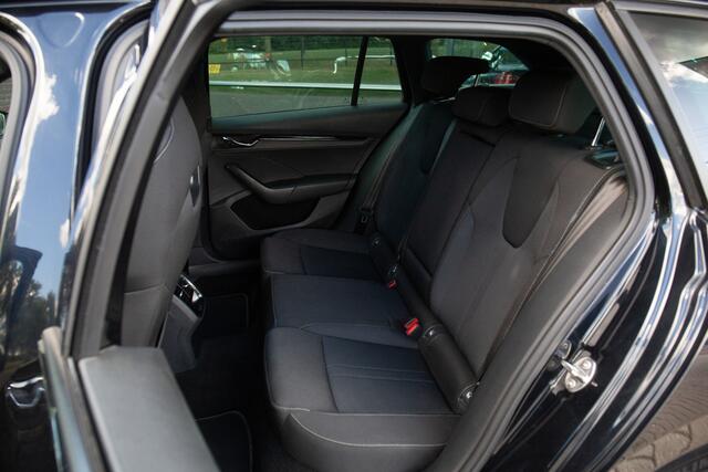 Skoda OCTAVIA Combi 1.0 e-TSI Sport Business Trekhaak | Black Edition