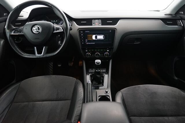 Skoda OCTAVIA Combi 1.0 TSI Greentech Style Business | Trekhaak | Stoelverwarming