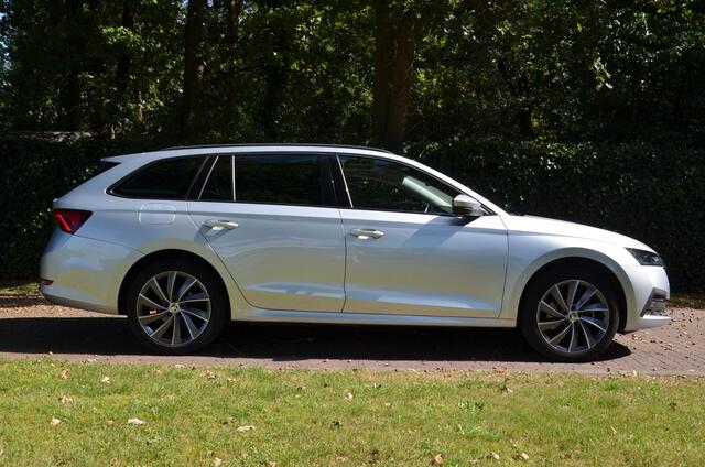 Skoda OCTAVIA Combi 1.4 TSI iV PHEV Business Edition Automaat/Navi/Led/Pdc/Ecc/Stoelverwarming/Virtual cockpit/Cr-Controle/18-Inch Lmv/Panoramadak